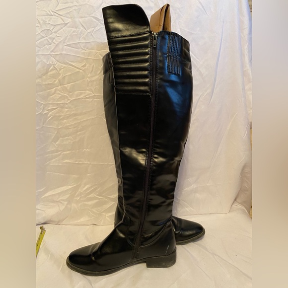 Black tall boots Size 6.5 will fit a size 7 - Picture 4 of 9